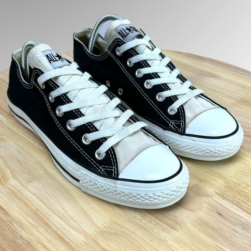 Converse Chuck Taylor Low Canvas Trainers  Size  M 7.5  W 8.5   1J798